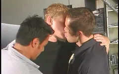 Atrás do caminhão sexo a três gay