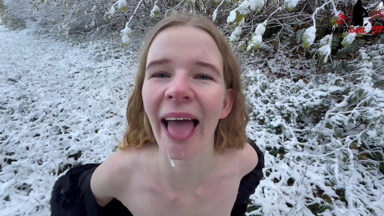 Bikergirl_97: Facial in a Winter Wonderland
