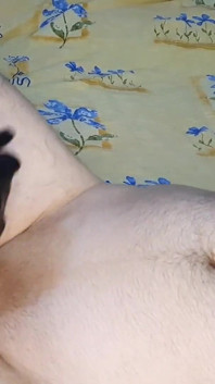 Latihan hamba sesi femdom memberikan handjob keras yang panjang dalam sarung tangan lateks hitam, cbt & orgasme musnah