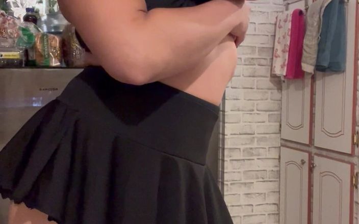 TSJade95: Pelacur sange dengan rok mini warna hitam lagi asik muncrat...