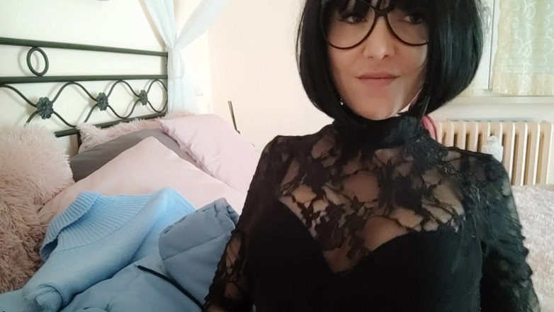 savannahamatoriale: Hot black lace