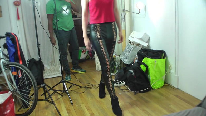 Trans and Co: एक सुंदर यूरोपीय ट्रांस के पोर्न वीडियो के पर्दे के पीछे