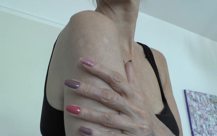 Lady Victoria Valente: Cicatrices en mi brazo superior, Lady Victoria Valente