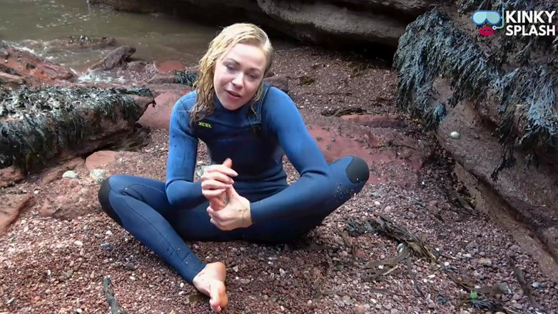 UKCuteGirl Lucy Lauren: Salty wetsuit toe emiyor sürtük