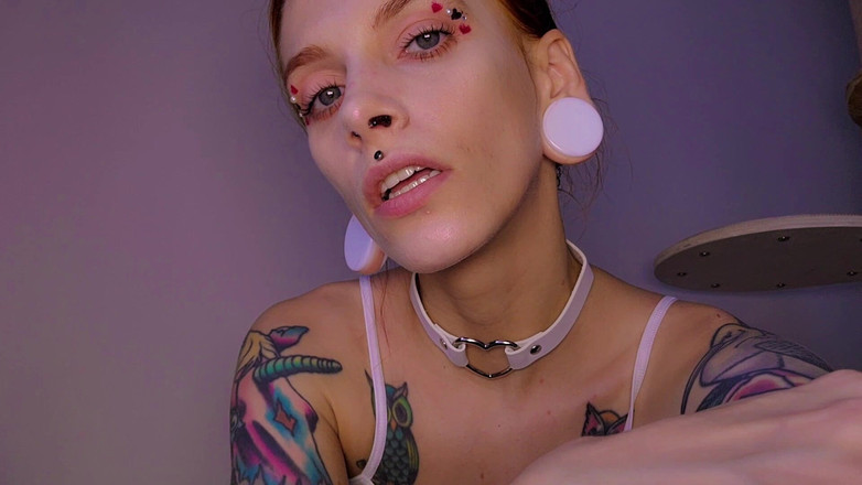 TattoedGirl666: 예쁜 얼굴을 보여주는 아름다운 색녀