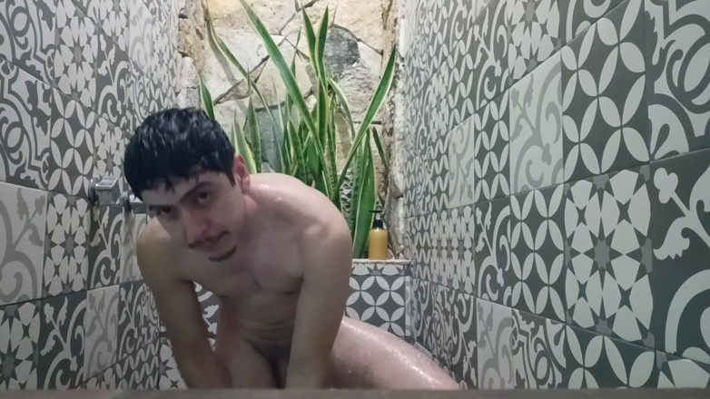 Tabasco Jake: Handsome Man Takes a Shower Live