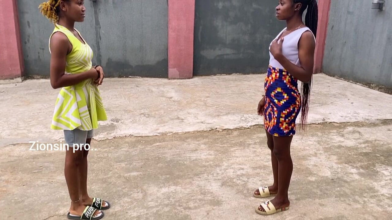 Zion: Awek Afrika bermain permainan tempatan di luar rumah