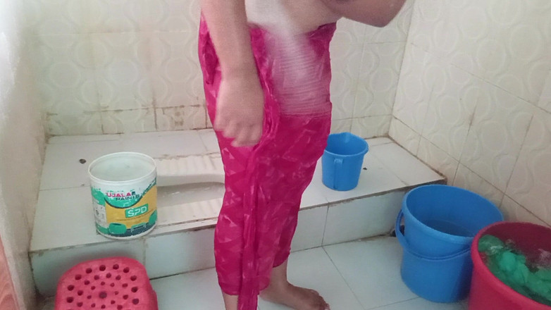 Sumahomesex: Bhabhi si cambia il vestito nel bagno dell'hotel