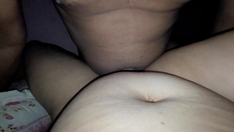 Tasnim Zara: 本当の恋人たちが親密な瞬間を共有する