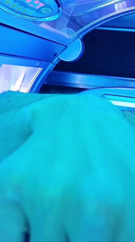 Shotsen im solarium mit boşalma