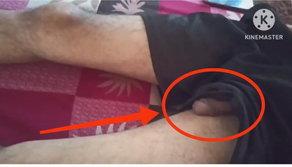 Desi__Panda: 大学毕业后，我打开我的朋友内衣，看到他巨大的鸡巴