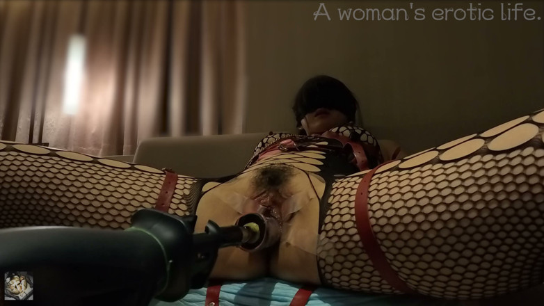 A woman's erotic life.: Lady M Vol. 008: Máquina de consolo de buceta em close-up!...