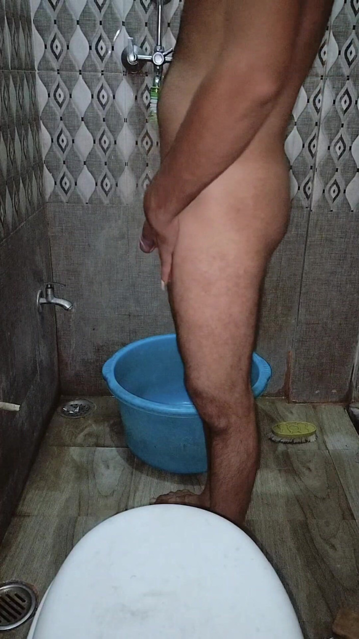 Tarun: Badezimmer-masturbation