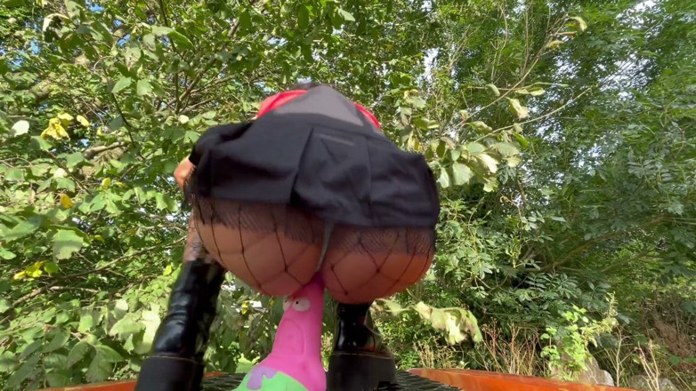 Hayley Quinn: PAWG Slut Rides Patrick Star Dildo on Landrover Defender Bonnet