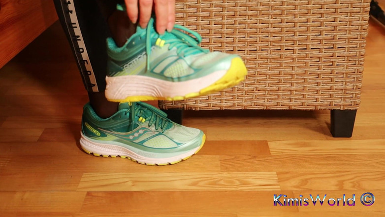 KimisWorld: Pieds en nylon après l’entraînement des baskets