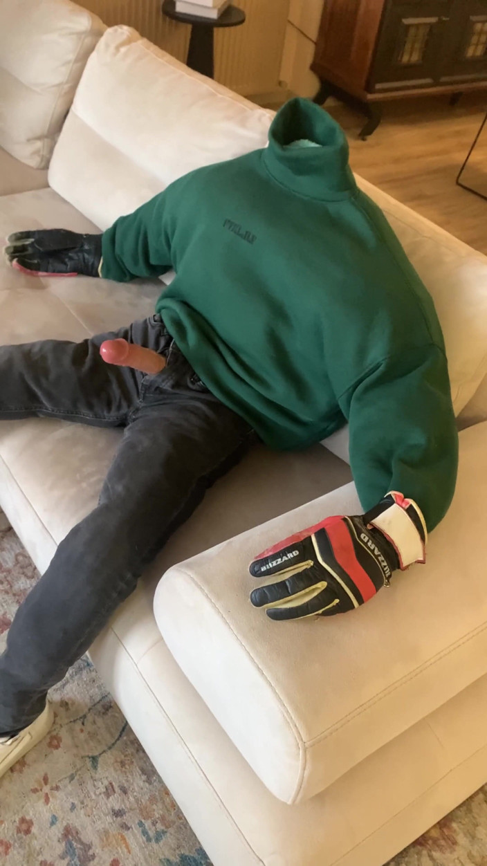 cd_aysemmm: Ik betrapte mijn stiefzoon op aftrekken en hij vroeg me...