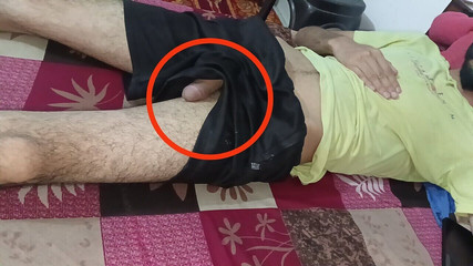 Desi__Panda: Gece yarısı yanımda heteroseksüel freind iç çamaşırını açıyorum