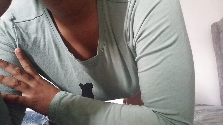 PATY PATY: Сумасшедшая мачеха мастурбирует в домашнем видео со сквиртующей и чистой и бритой киской