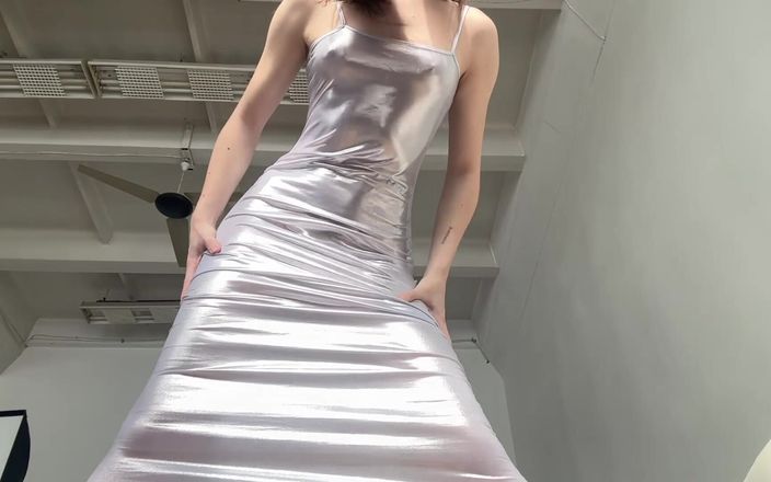Skinny_lady69: Abito trasparente stiramento caldo