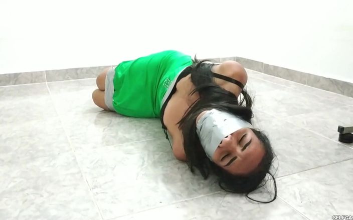 Selfgags Latina Bondage: Bị thống trị bởi chị kế và bạn trai của...