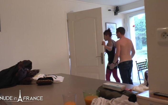 Nude in France: Azgın olgun anne oğlunun en iyi arkadaşı tarafından büyük göğüslerine...