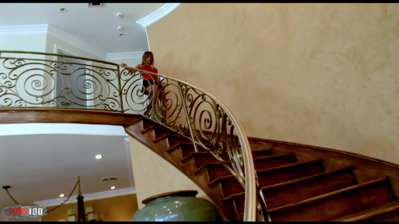 BBC and Interracial: Mr marcus: молода блондинка Холлі Пінк демонструє свій сексуальний наряд перед тим, як відтрахати її в дупу великим чорним членом пана Маркуса