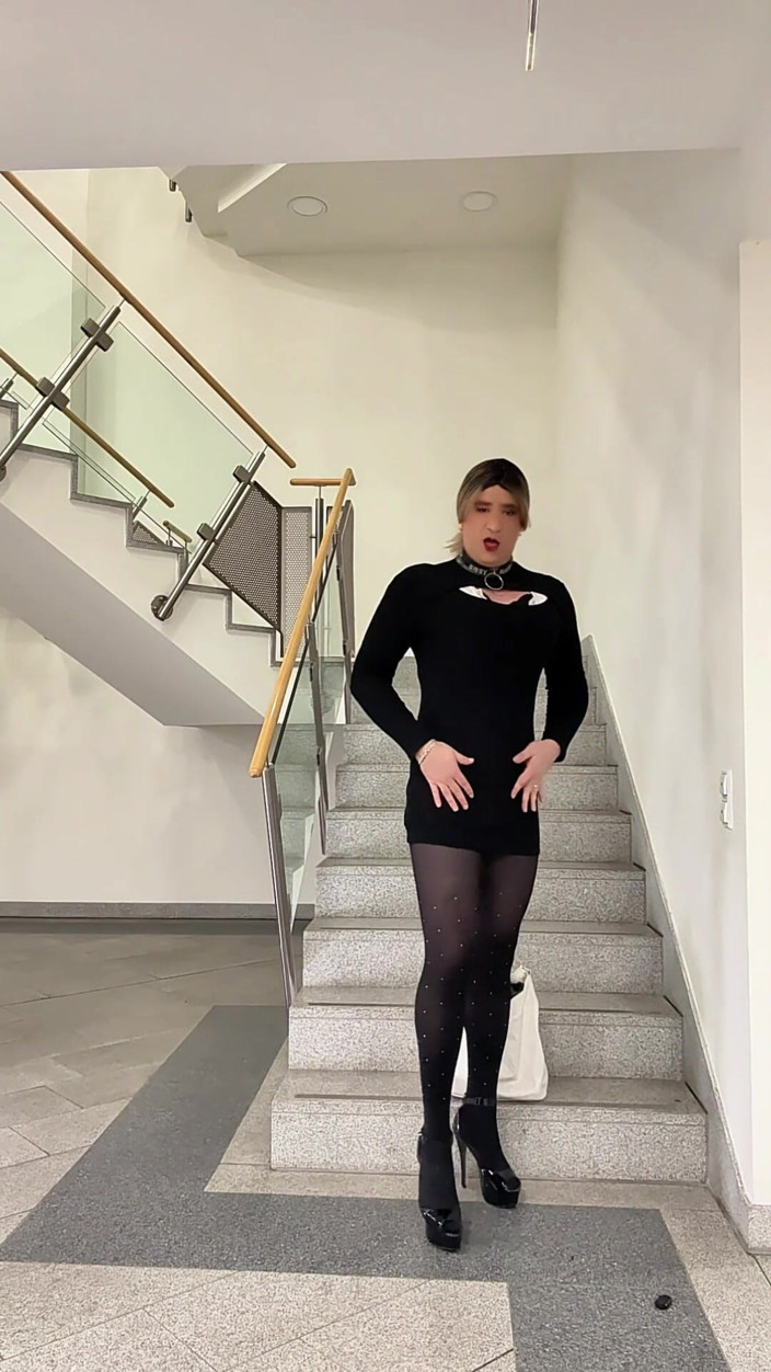 SissyDaniella: Сисси в офисе
