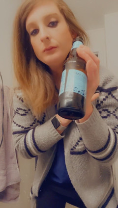 ScatAnnaBanana: Travesti sucia tratando de mear de botella
