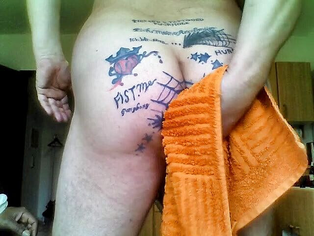 Geiler Ralf: 纹身和穿孔的家伙最好的拳交