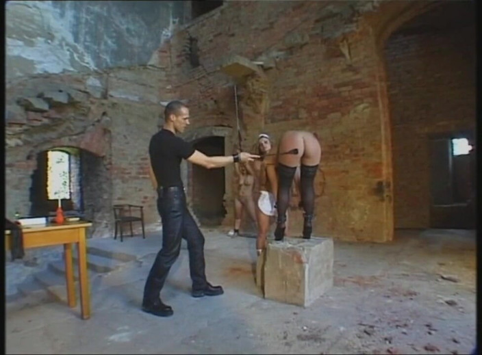Absolute BDSM films - The original: Blondă sexy cu țâțe mari dominatoare cu țâțe pompate în pizdă, în robie