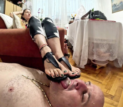 Mistressyammyboots: सैंडल में दिव्य पैर की मज़े - मेरे तलवों के नीचे प्रस्तुत करना