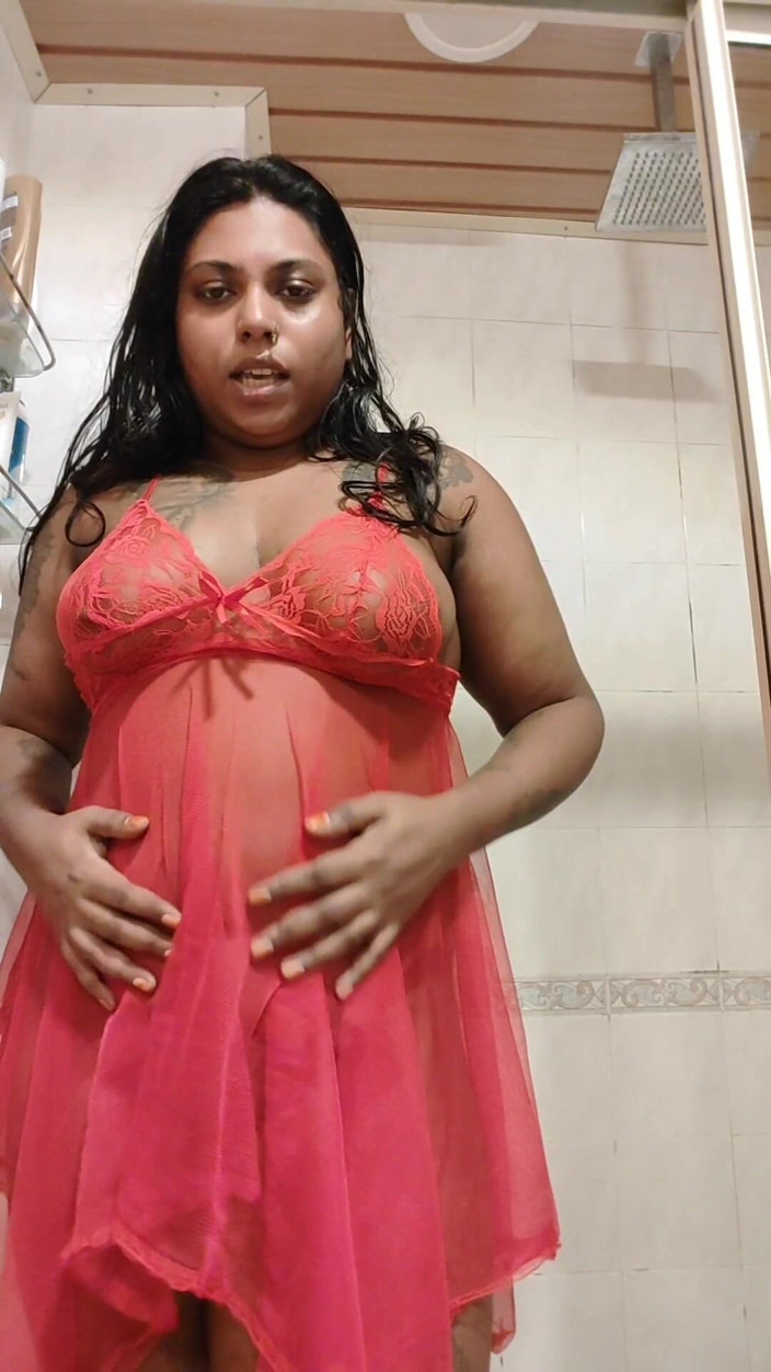 Ilariafajralilura: 라메쉬가 다시 더티를 하기 전에 자신을 청소하는 모습을 보고 싶어하는 여친 Ilaria