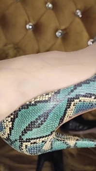 Sepatu hak tinggiku yang mahal dangle joi, crot untuk sepatu hak tinggiku