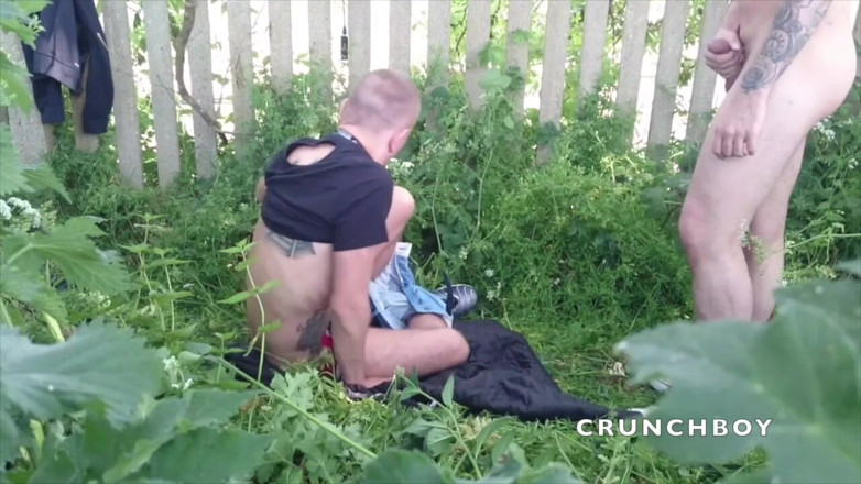 EXHIB BOYS: Удивительная эксгибиация в парке в Лондоне