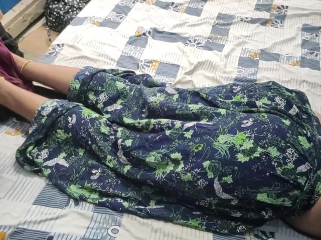 Sex with My Hot Bhabhi Girl Friend in Half Saree (Vaiga varun)
