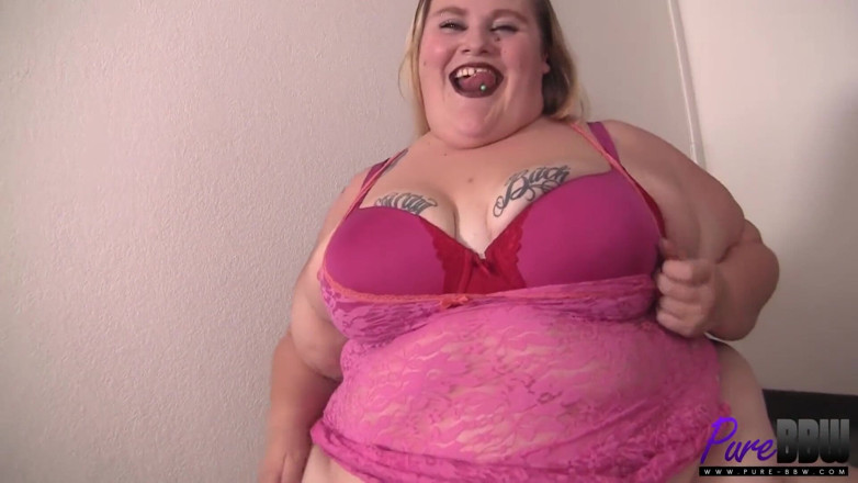 Pure Media Enterprises: SSBBW bombshell sucks a big D