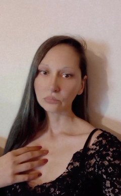 Dominatrix Redsonyja: Pomozte královně sedět na Tronu