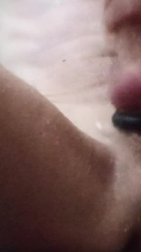 Ngocok kontol di kamar mandi hari ini