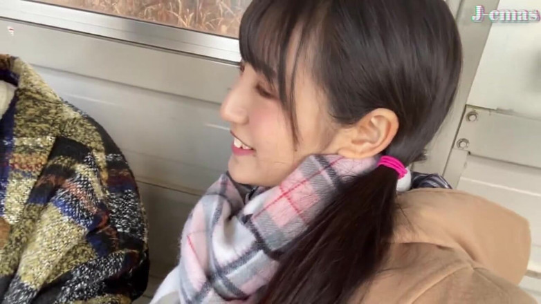 J-Cams: ディープキスが大好きなワイルドな美女は、どこへ行っても彼女の情熱を捉えます。-ある