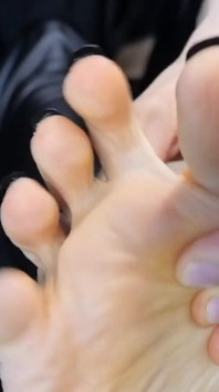 Mesmerizing Iridescent Nails Arabian Foot Worship