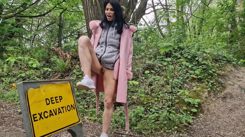 Nicky Brill: Outdoors Naked Gaping and Pissing