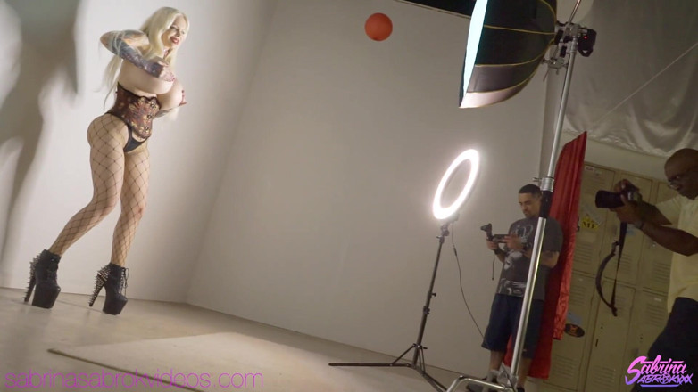 Sabrina Sabrok: Behind the scenes photoshoot Red Parrot stripclub