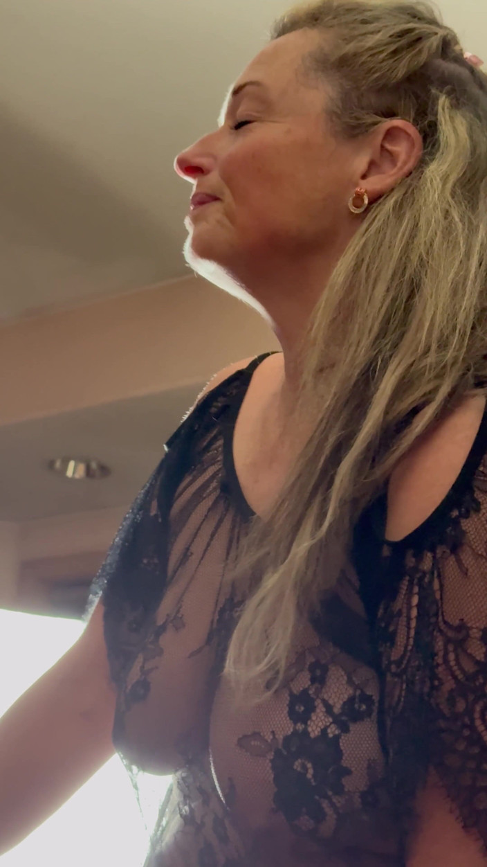 Bonewizzard69: La coppia si masturbano insieme guardando il porno