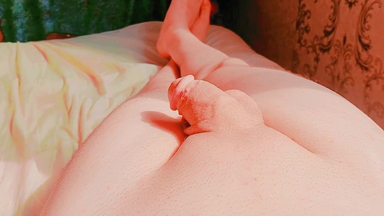 Kitty_Cross: Người đẹp tóc vàng femboy ở nhà một mình trong căn phòng...
