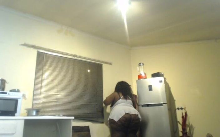 Legendary Booty Overdose: Cewek super semok kulit hitam lagi asik masturbasi sambil menggoda