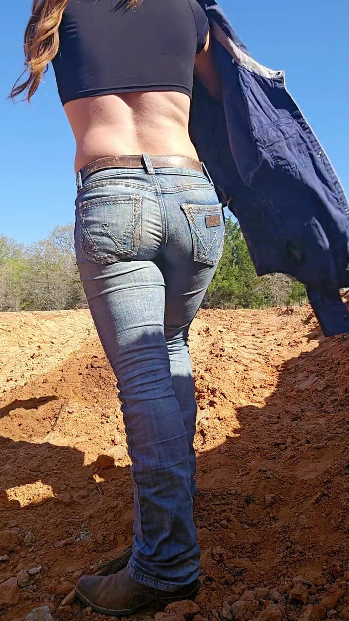 NaughtyRedFarmgirl: Руда трахає дупу і пизду, сквіртуючи скрізь