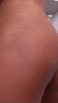 Magere Japanse milf Ryoko geneukt en in haar harige poesje geïnjecteerd