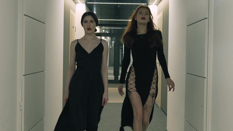 Murkovski: Fetelor vampire le place să sugă sperma de la pula...