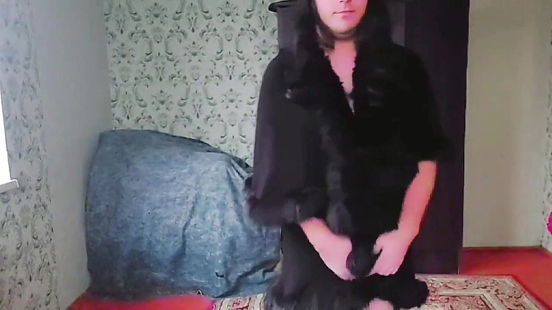 Kitty_Cross: Une jolie fille trans pose au soleil près de la...