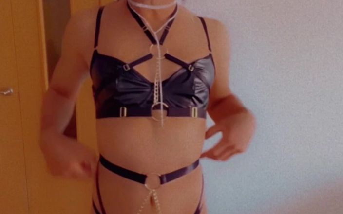 Sissy Slut Brianna: Sexy lingerie, tacchi tutto per te!